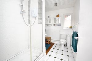 Shower room- click for photo gallery